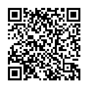 一大群人浩浩荡荡的当即出门――后面还跟着一个连的便衣二维码生成