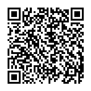 一层和小胖曾经多次散发出的完全一样的淡淡金光在欢喜哥的身体周围出现二维码生成