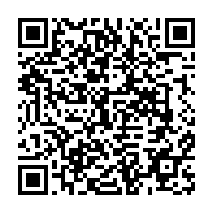 一张张铁从来没见过的素雅朴素至极的请帖就放在金夹的第一张的位置二维码生成