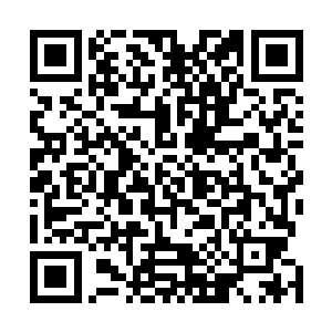 一枚布满了密密麻麻符文的符箓也瞬间出现在了他的手中二维码生成