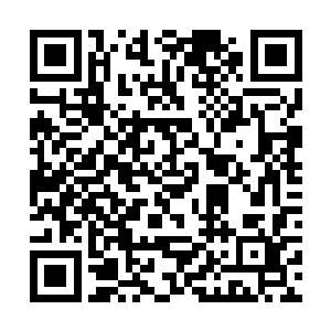 一段可乐瓶大小的无缝钢管被固定在了发动机缸壁上二维码生成