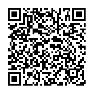 一看到他们进门便熟练的上前来将他们领到了二楼上最安静的一个厢房二维码生成