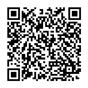 一眼就看到顶部那颗硕大的夜明珠以及一整套水晶制成的底桌和茶盏二维码生成