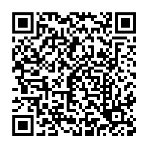 一脸奸笑的司空无畏已经从储物戒里拉出一把宝剑架在了他的脖子上二维码生成
