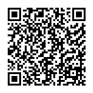 一般买家或者店主就会用小刀和砂纸开始一点点的去掉外面的石头二维码生成