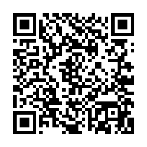 一辆黑色的加长镜面防弹飞梭车无声无息从私家会所上方浮起二维码生成