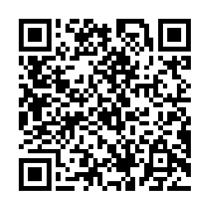 一边将另一边桌上放着已经稍微凉了一点的汤药端起来二维码生成