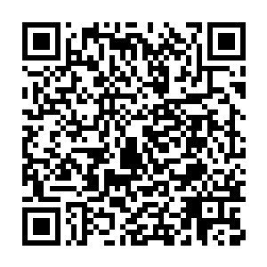 一边继续意念催动采集留在符神器中的殷玉婉的血腥之气进行感应锁定二维码生成