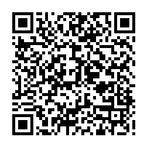 一边说着这位一边用刀尖儿轻浮的点着段亮还有现在缩着的三个店员姑娘二维码生成