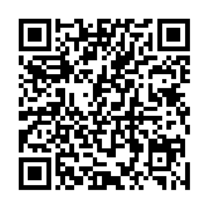 一边走着一边讨论着江里沉的到底是潜艇还是轮船的问题二维码生成