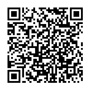 万一吵到小宝宝……我先给我妈打电话……不行不行……手机有辐射二维码生成