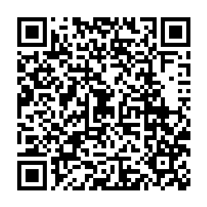 上官傲剑不急不缓的从空间戒指里拿出一个样式极为粗糙的木盒出来二维码生成