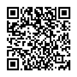 不像是学生们在体育课上学到的双手虚握拳置于腰部的摆动姿势二维码生成