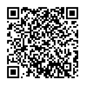 不得不对柴俞的生意手段表示由衷的惊叹――这女人竟然将丽人堂顶部二维码生成