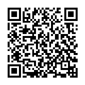 不敢置信又充满畏惧地看着这口绽放紫电银蛇的长刀二维码生成