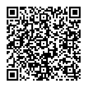 不管是美观的造型还是巨大的体积都能带给人巨大视觉冲击的白色双体帆船型豪华游艇时二维码生成
