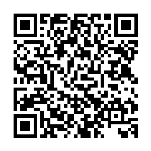 不过民间有人在私底下议论说三殿下不像是皇上跟皇后的儿子二维码生成