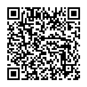 不过眼中不时的闪过的精光却说明此人绝非表面看上去的那么简单二维码生成