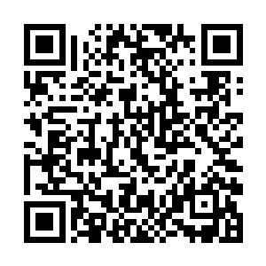 不过这三个家伙可没打算就这样硬生生的吞下这口气二维码生成