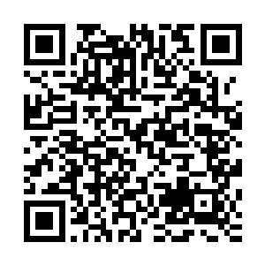 不过这张黄符出现在北的手上的时候整个黄符都在不断的变化二维码生成