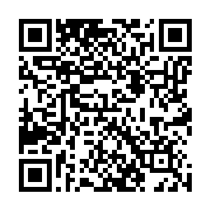 与此同时在世纪嘉华夜总会的周围纷纷的上演了这样的一幕二维码生成