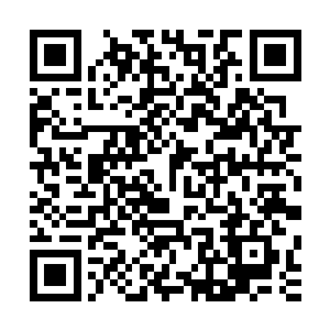 专门挑出了其中几条姓王的跟几个富商的老婆密切交流的内容二维码生成