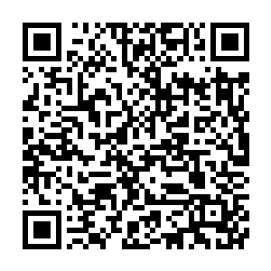 两个个冒着细雨绕了几条道儿便到了京师有名的狮子桥小吃一条街二维码生成