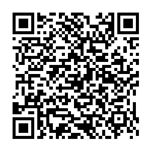 举止之间不经意流露出的豪迈又让人明白他确实已经一个成熟的中年人二维码生成