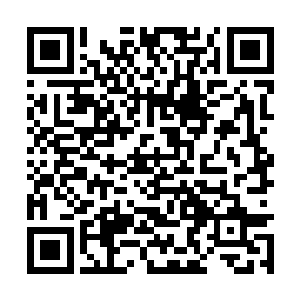 了几千万买了一幢别墅……估计这哥仨得把他当成二维码生成