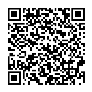 事实上他当初在抗吧看到那几张将传言演变成事实的照片的拍摄角度和位置时二维码生成