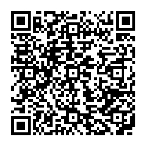 于是在地上的守卫部队看到了在上空飞行的陌生人丢下了一颗小小的空气球体落在了地上二维码生成