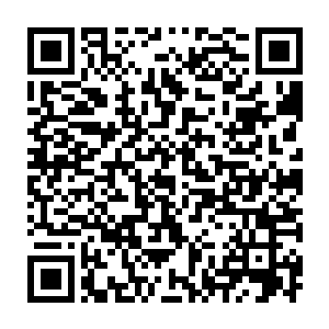 云休把每个月从她手里领薪水的那几个的名字和家庭地址都写在了纸上二维码生成