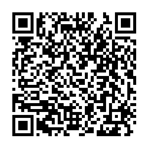 亮若星辰的眸子望着整个会议室里满满当当挤了超过六百多位记者二维码生成