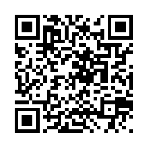 从办公桌里拿出来一个册子看了一会二维码生成