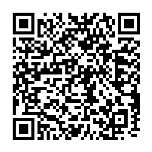 从皇者圣兵上传递而來的冲击力推得他们三人脚步有些踉跄的前冲了几步二维码生成