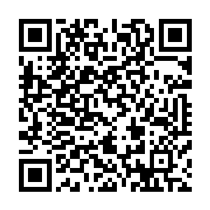 仔细的看漂浮在四周的一团团仿佛无数繁星聚集而成的星云二维码生成