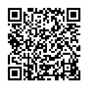 他们两人打算让唐志伟评理・结果在大院外就开始推搡了二维码生成