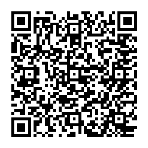 他们就把今年夏季的新款和秋季即将上市的产品目录全部都搬到了雨果的马里布别墅里二维码生成