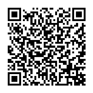 他们现在已经顾不得去想为什么自己要去崇拜这个他们应该厌恶和怨恨的女子二维码生成