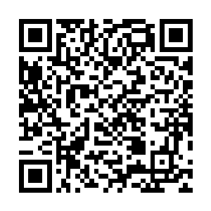 他们看秦林的眼神立刻就变了――实在没想到他年纪轻轻二维码生成