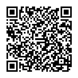 他便从来都没有试图在教室里用标准的发音和远超教室里这些人的外语水平二维码生成