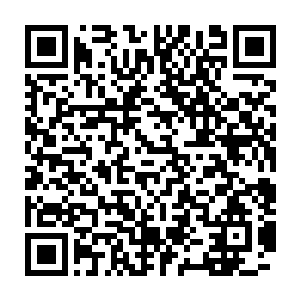 他先看了眼已经一动不动站在白小飞面前的李卫--这可怜的战士二维码生成