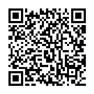 他又必须立即转向另一面用行云棍架住自上而下砍来的三把长刀二维码生成