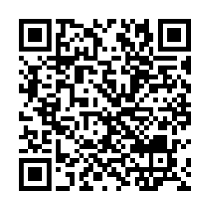 他和经纪人黛玻菈和主教练希斯菲尔德进行了一次面谈二维码生成