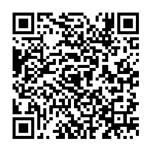 他完全将二年前的那个文质彬彬的小伙子与现在这个黑大汉重合在一起二维码生成
