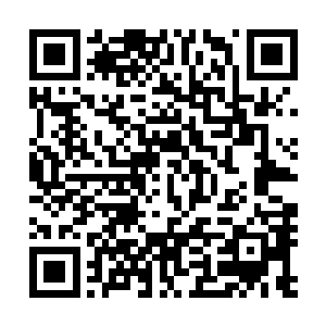 他正在通过传讯器向处在另一界域的三星神机战车发送讯息二维码生成