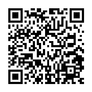他的十字架正瞄准躲在哨塔下方一个准备跑路的红魔鬼部队成员二维码生成