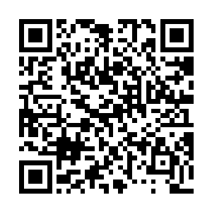 他看到这个时候自己的门已经被人从外面用门卡刷开了二维码生成