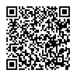 他觉得小白脸总是能够靠自己貌似刘德华的模样被各种各样的富婆包养很威武二维码生成