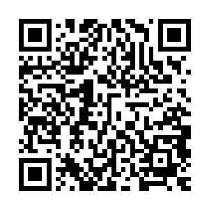 他记得在商业街不远处的地方也有一家自己旗下新开不久的饭店二维码生成
